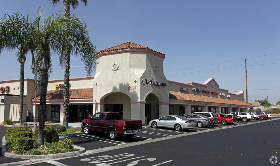 2005-2099 E Washington St, Colton, CA for lease - Building Photo - Image 1 of 7