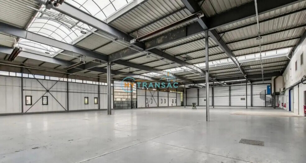 Industrial in Créteil for lease - Building Photo - Image 1 of 21