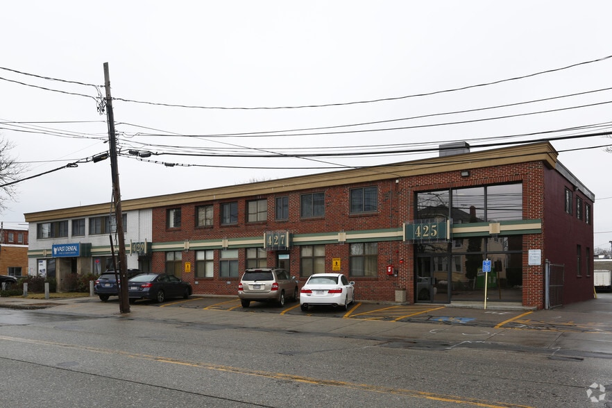 425433 Watertown St, Newton, MA 02458