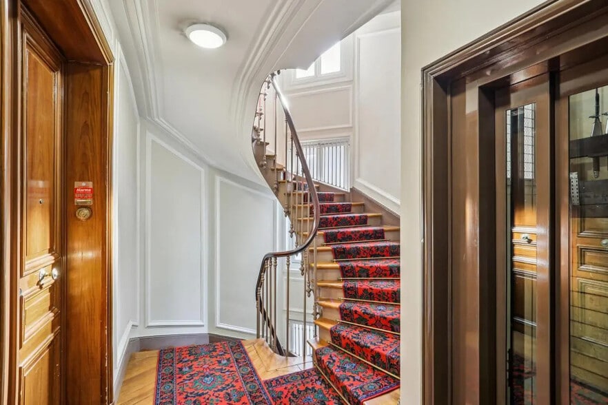 Office in Paris for lease - Interior Photo - Image 3 of 18