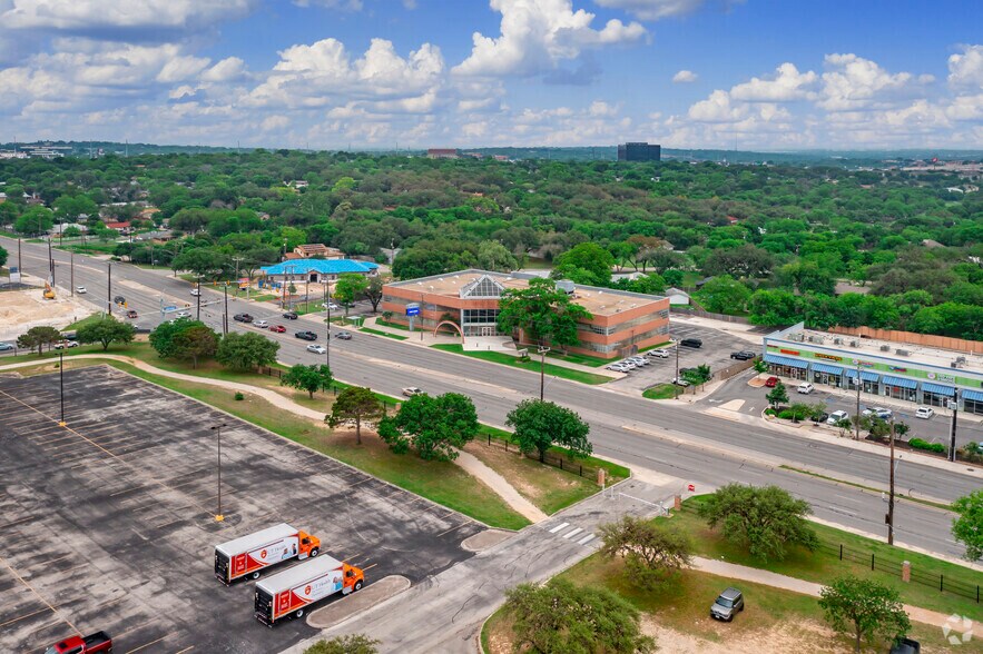 2020 Babcock Rd, San Antonio, TX for lease - Building Photo - Image 3 of 15