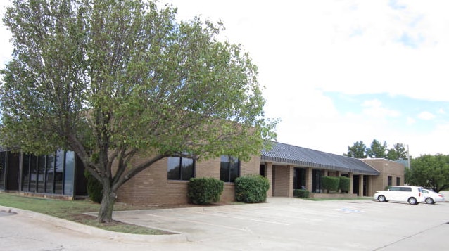 11102 N Stratford Dr, Oklahoma City, OK for sale Building Photo- Image 1 of 8