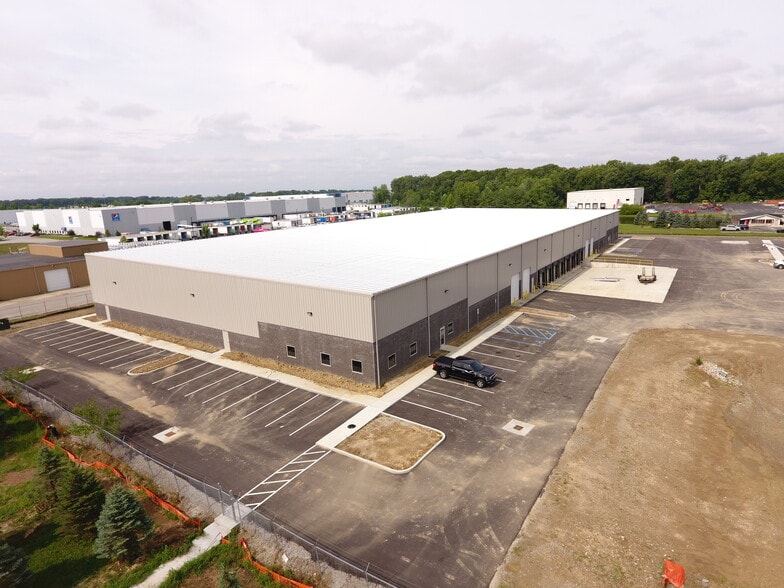 910 Post Rd, Indianapolis, IN for lease - Building Photo - Image 2 of 8