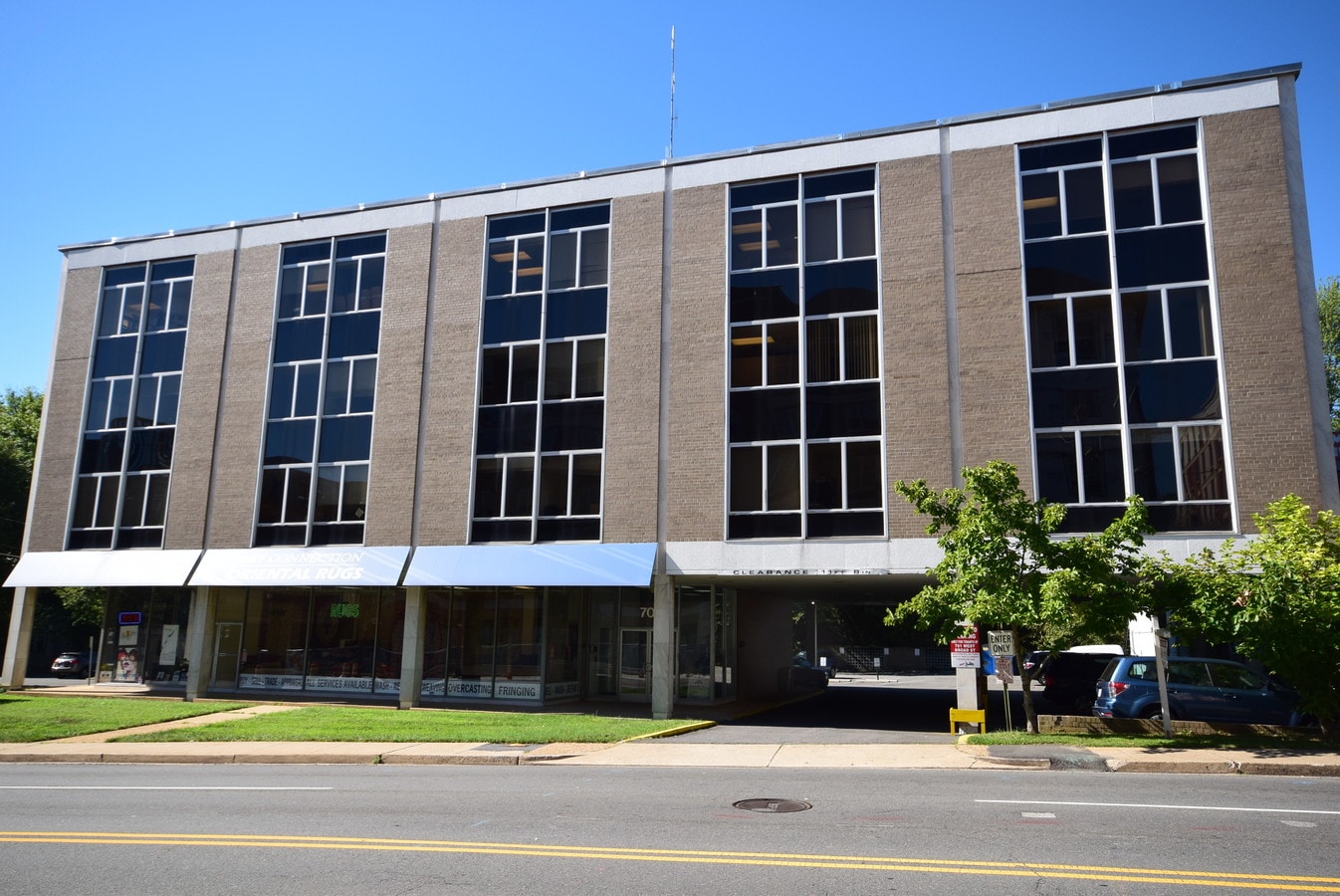 701 W Broad St, Falls Church, VA 22046 Offices starting at 450/M 701 W. Broad Steet