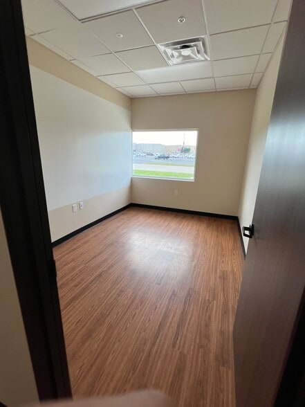 25140 Kingsland, Katy, TX for lease - Interior Photo - Image 2 of 13