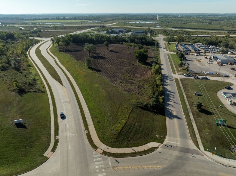 2900 Haskell Lane, Lawrence, KS for sale - Primary Photo - Image 2 of 36