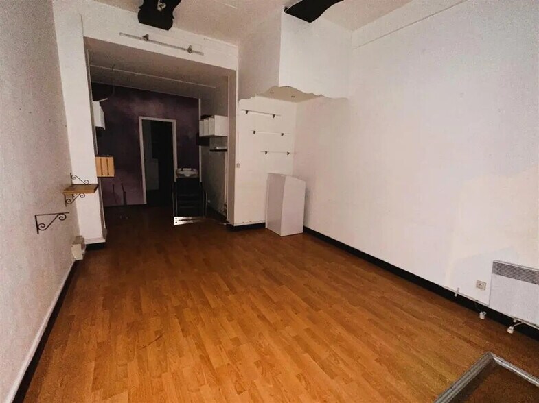 Retail in Paris for lease - Building Photo - Image 2 of 6