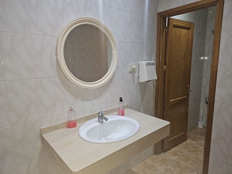 Calle Secundino Delgado, 5, San Bartolomé de Tirajana, Las Palmas for sale - Building Photo - Image 2 of 55