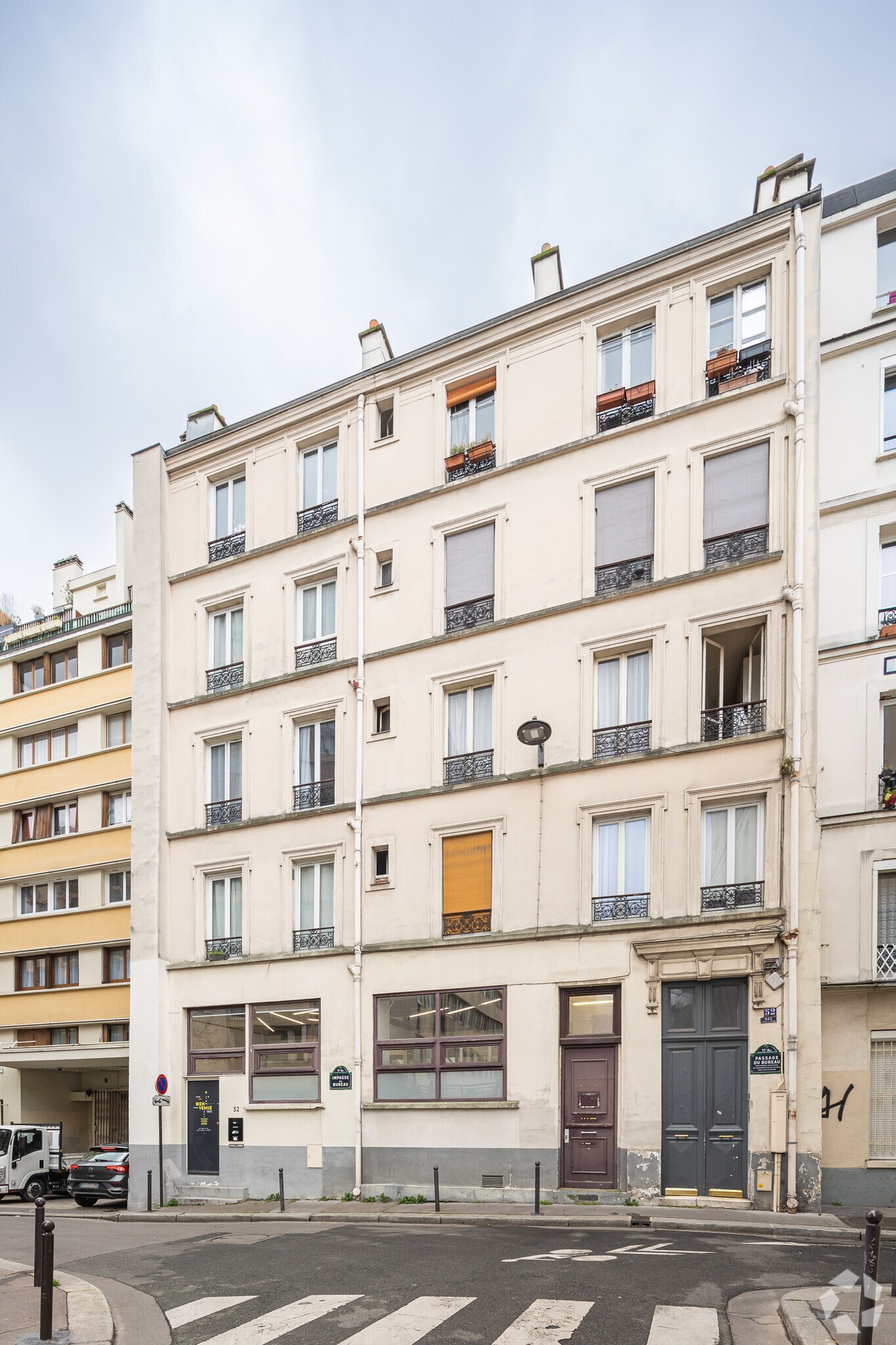 52 Passage Du Bureau, Paris for lease Primary Photo- Image 1 of 2