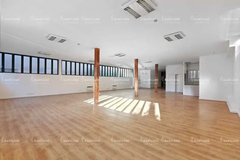 Office in Montreuil for lease Building Photo- Image 1 of 11