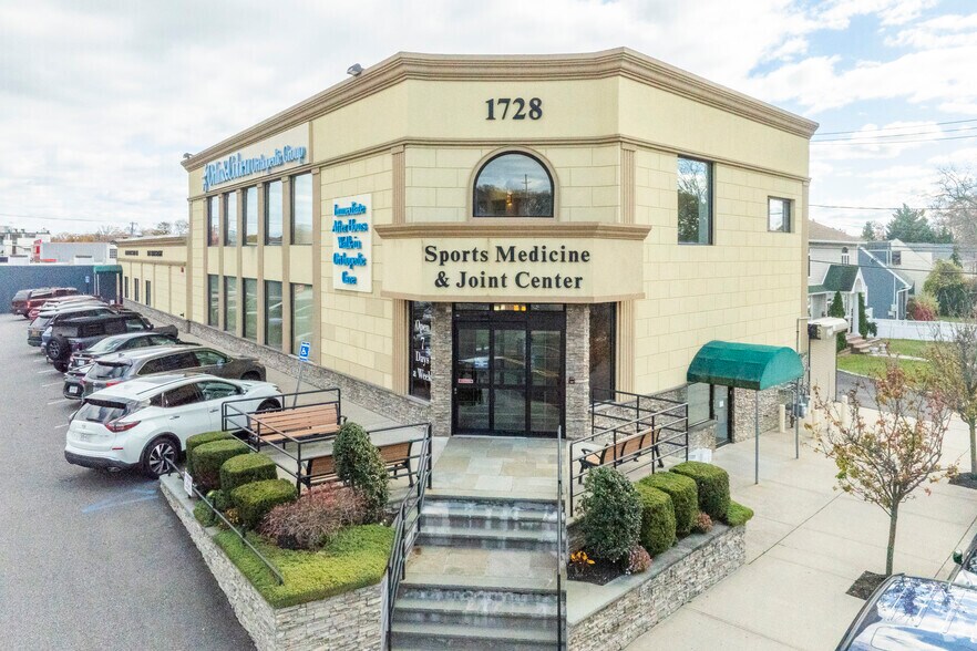 1728-1732 Sunrise Hwy, Merrick, NY for sale - Primary Photo - Image 1 of 1
