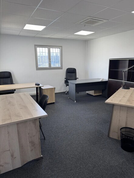 3 Bis Rue Condorcet, Cenon for lease - Interior Photo - Image 1 of 5