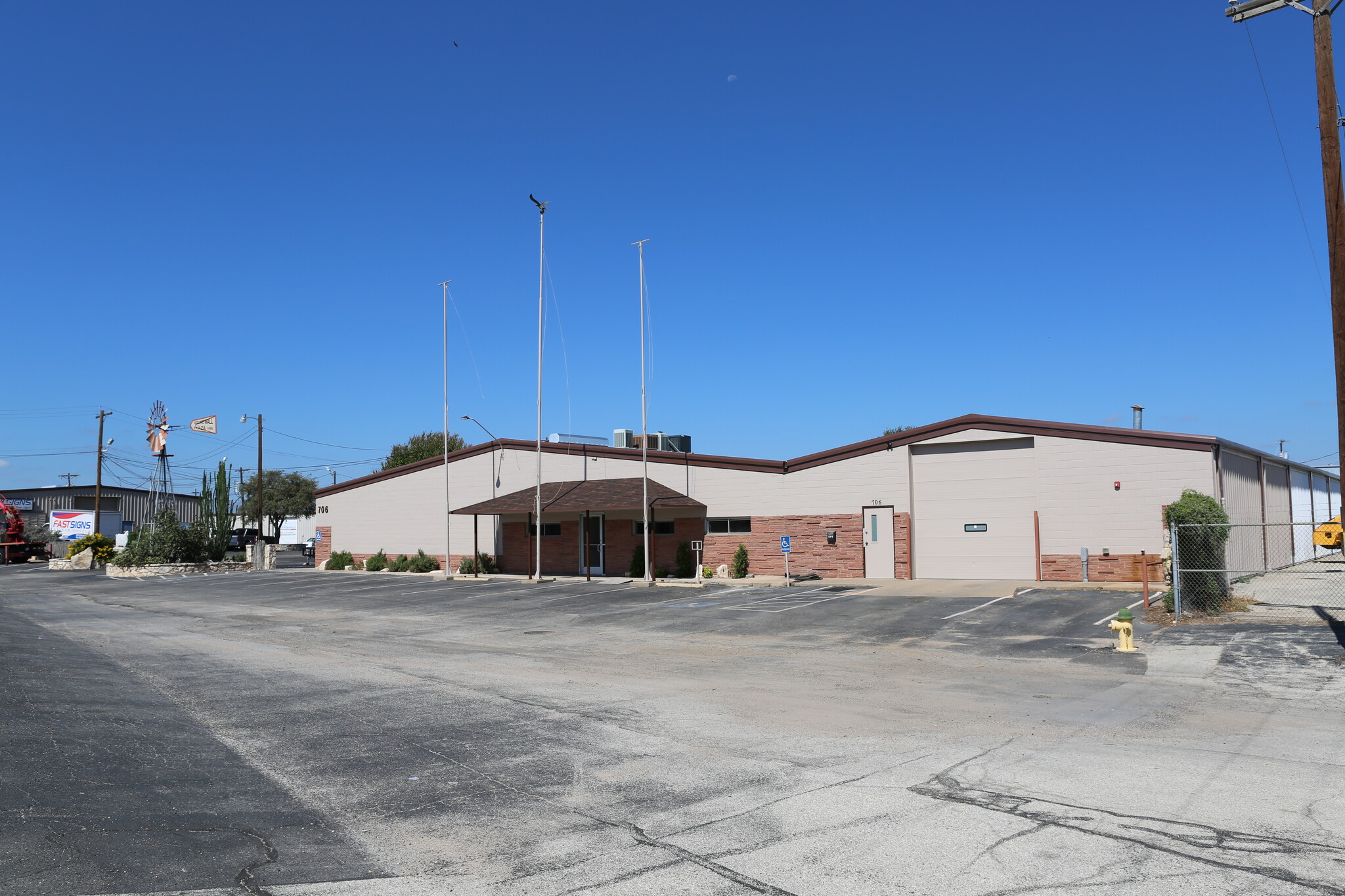 706 Knickerbocker Rd, San Angelo, TX 76903 - Stonewall Plaza | LoopNet