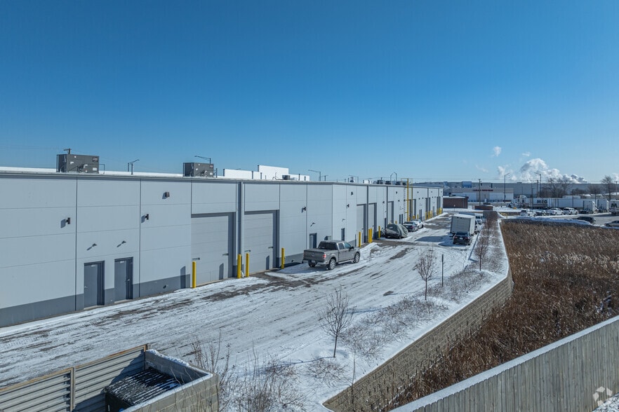 1414-1440 Bolingbrook Dr, Romeoville, IL for lease - Building Photo - Image 3 of 27