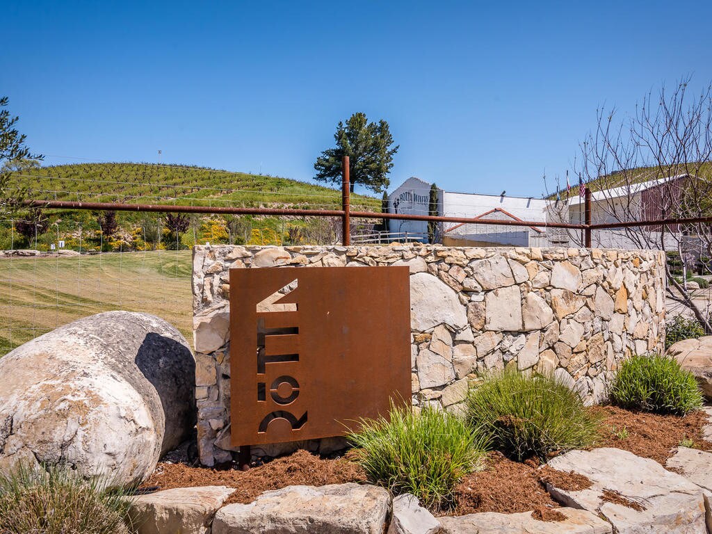 250 Winery Rd, Templeton, CA 93465