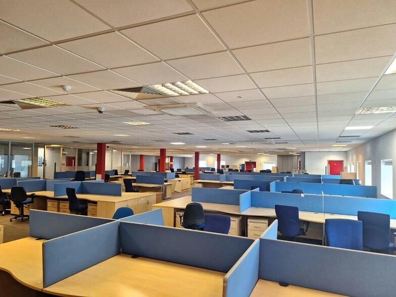 Hazelbottom Rd, Manchester for lease - Building Photo - Image 1 of 11