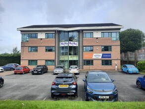 2 The Quadrant, Green Ln, Heywood for lease Building Photo- Image 2 of 7