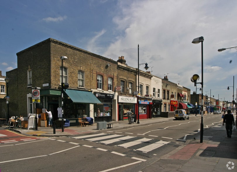 387 Roman Rd, London for lease - Primary Photo - Image 1 of 8