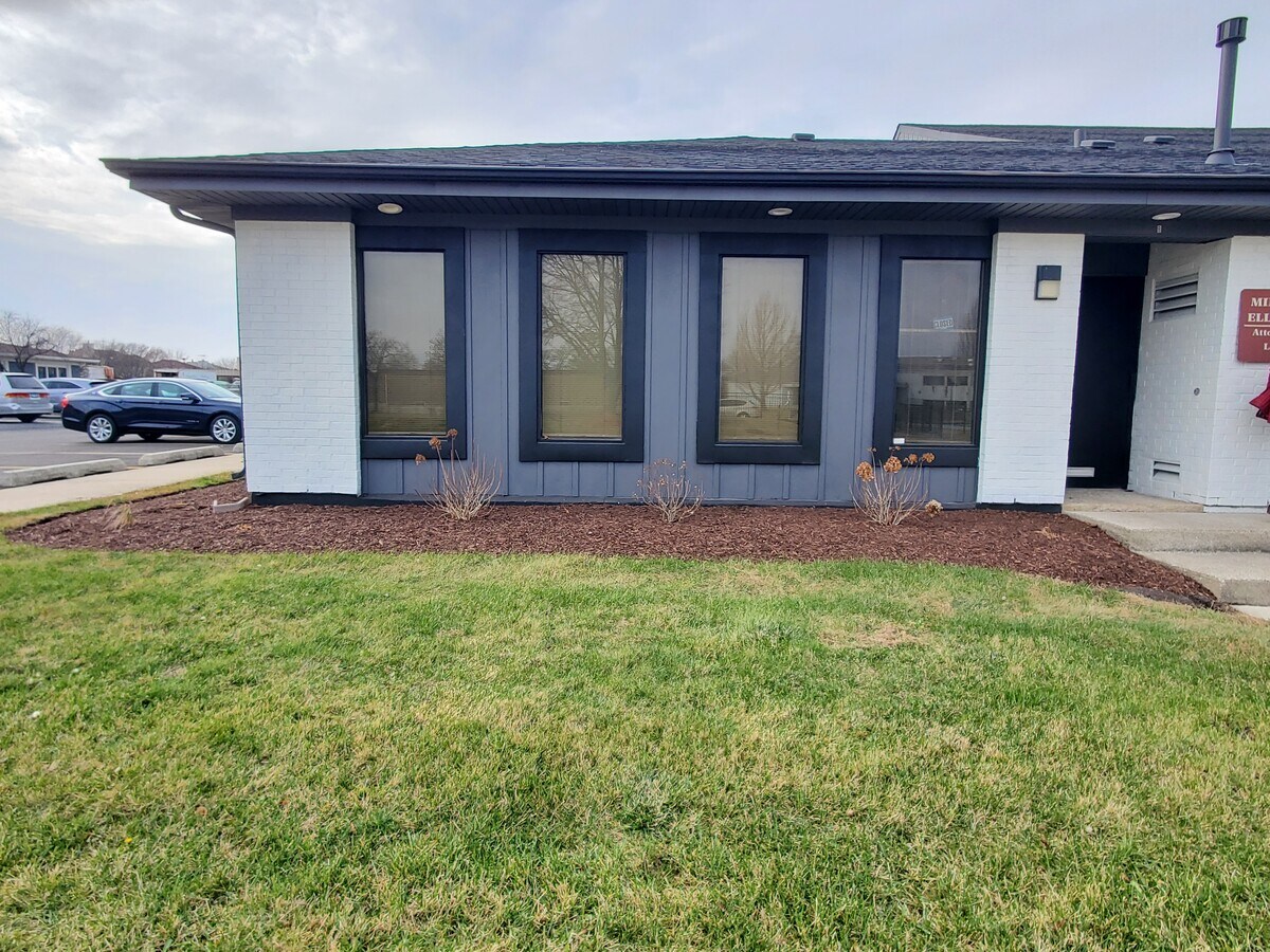 1750017516 S Carriageway Dr, Hazel Crest, IL 60429 Office for Lease