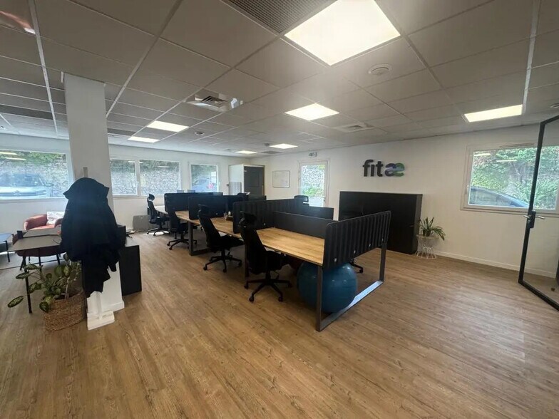 Office in Gémenos for lease - Interior Photo - Image 2 of 7