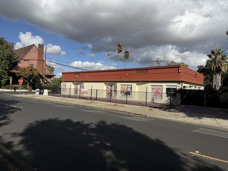 942 N Hunter St, Stockton, CA for lease - Building Photo - Image 1 of 9