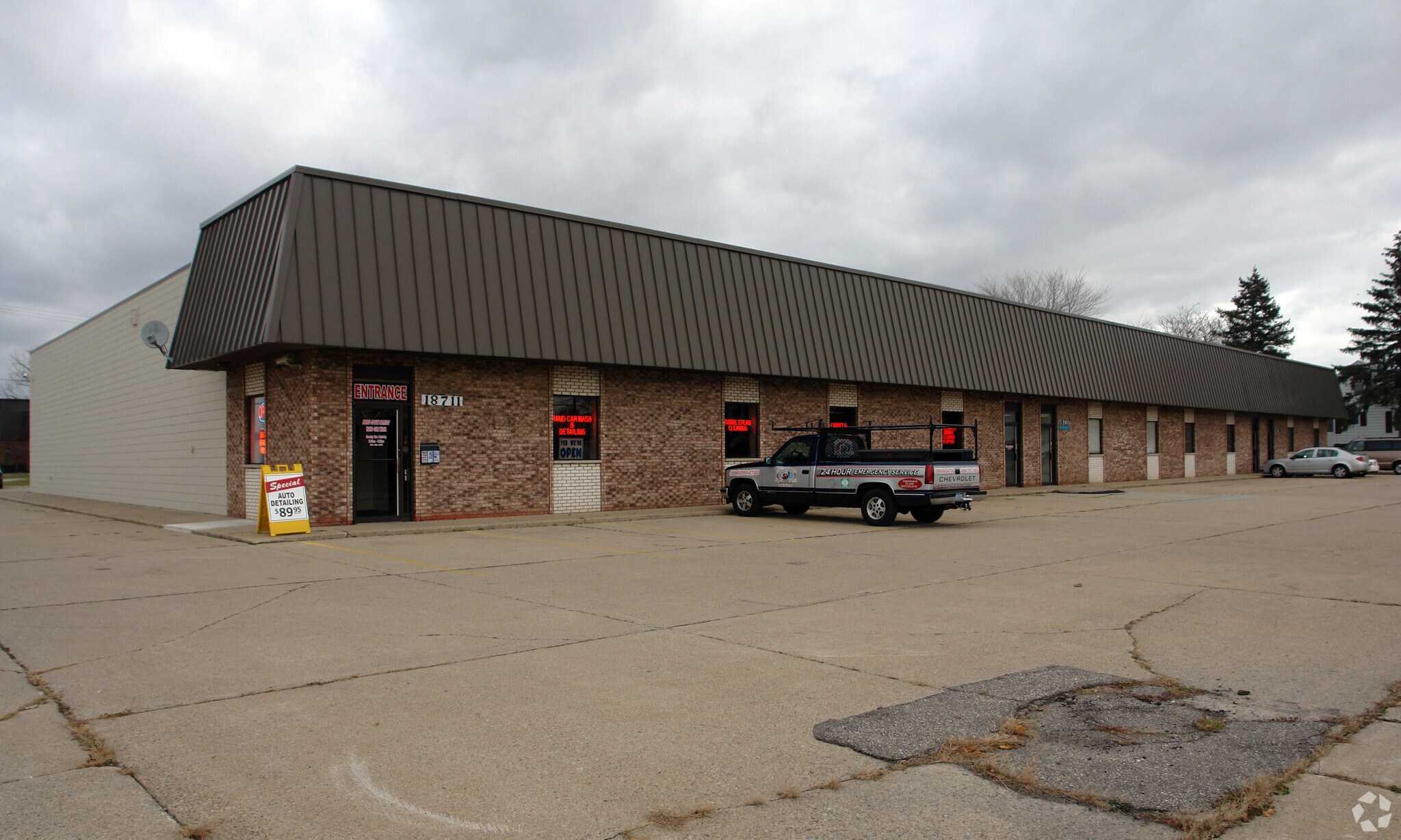 18711-18739 E 14 Mile Rd, Clinton Township, MI for lease Primary Photo- Image 1 of 7