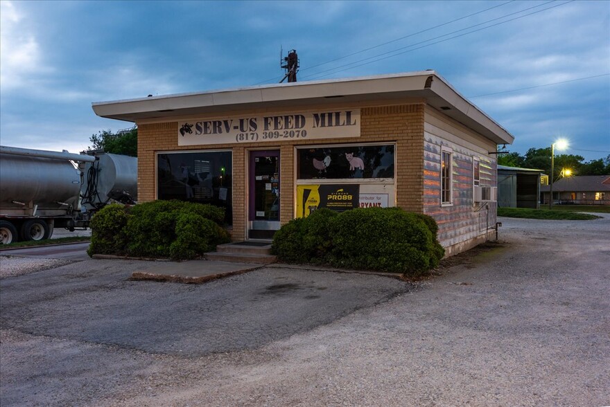 201 W Godley Ave, Godley, TX for sale - Building Photo - Image 2 of 6