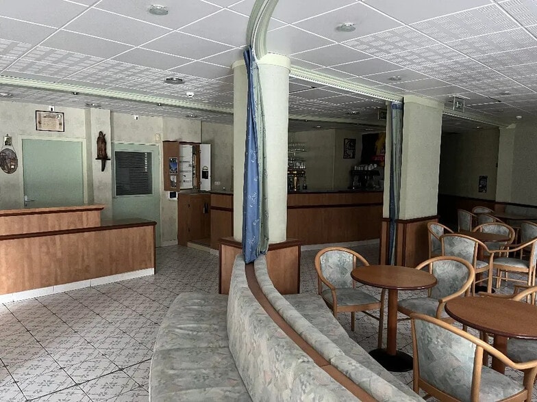Retail in Lourdes for sale - Interior Photo - Image 3 of 7