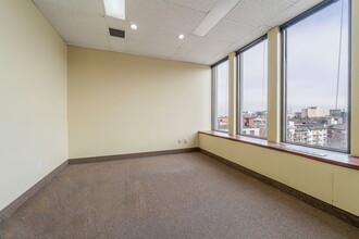 5450-5484 Ch De La Côte-Des-Neiges, Montréal, QC for lease Interior Photo- Image 1 of 8