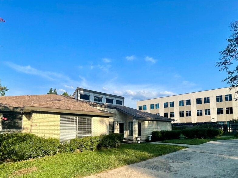 14221 Horseshoe Bnd, Conroe, TX for lease - Building Photo - Image 2 of 20