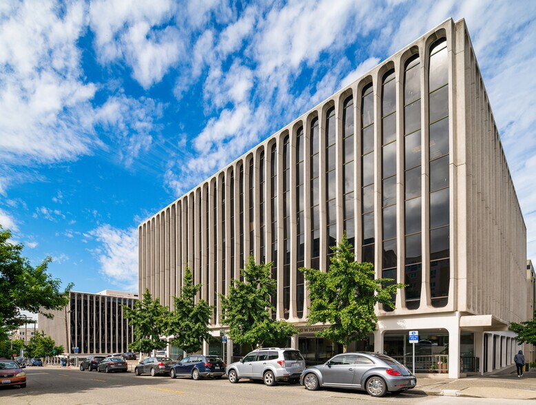 100 W Harrison St, Seattle, WA for lease - Building Photo - Image 1 of 6