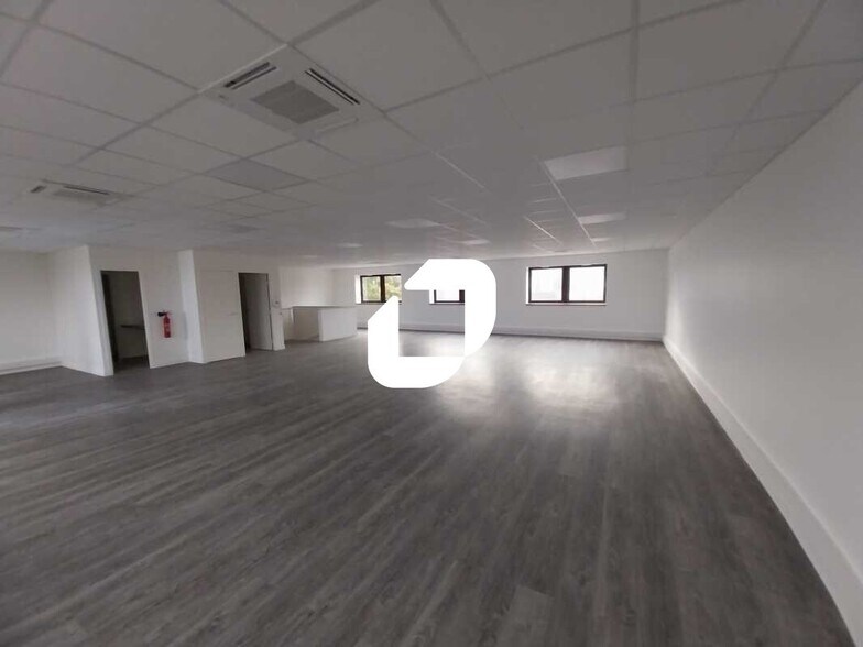 Flex in SAINT-OUEN-L'AUMONE for lease - Interior Photo - Image 3 of 10