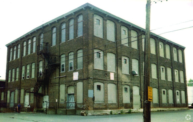 65 River Ave, Garfield, NJ 07026