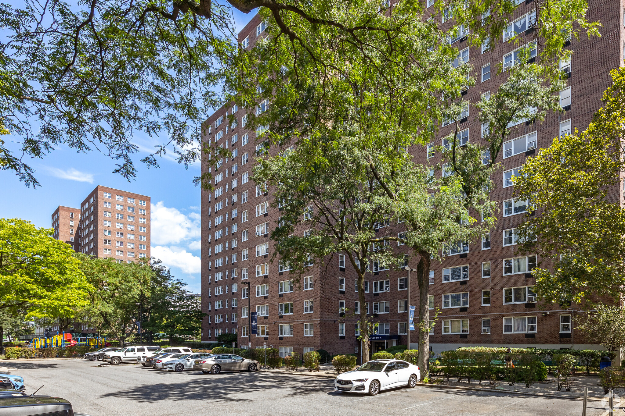 2300 5th Ave, New York, NY 10037 - Savoy Park | LoopNet