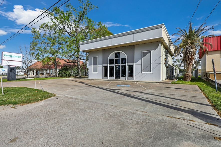 1725 Northpark Dr, Kingwood, TX for sale - Building Photo - Image 3 of 26