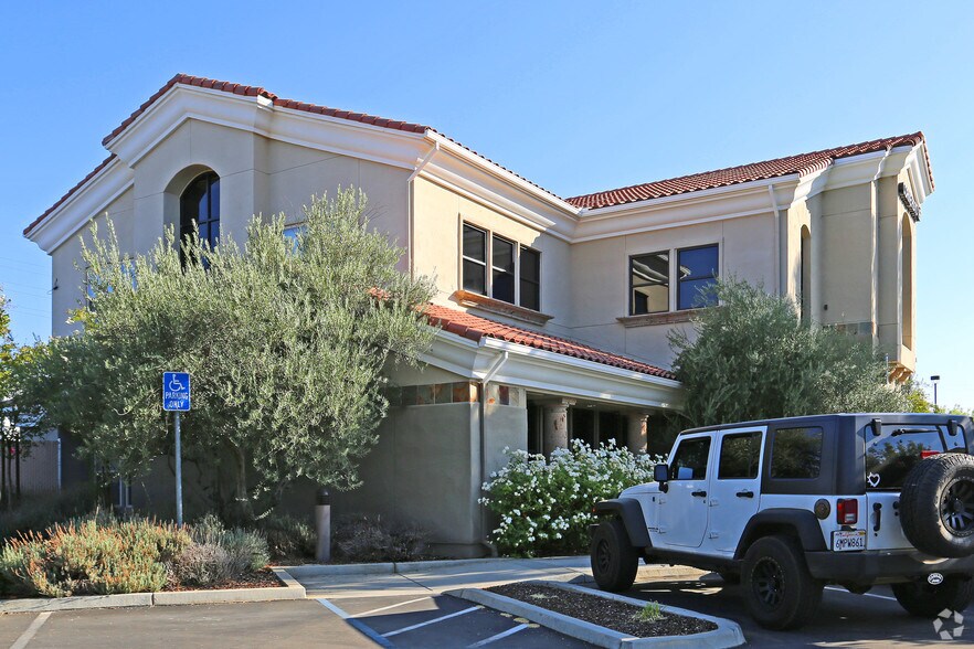 986 W Alluvial Ave, Fresno, CA for lease - Primary Photo - Image 2 of 9