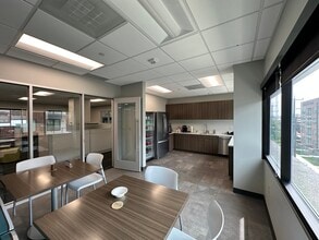 1422 E Grayson St, San Antonio, TX for lease Building Photo- Image 2 of 9