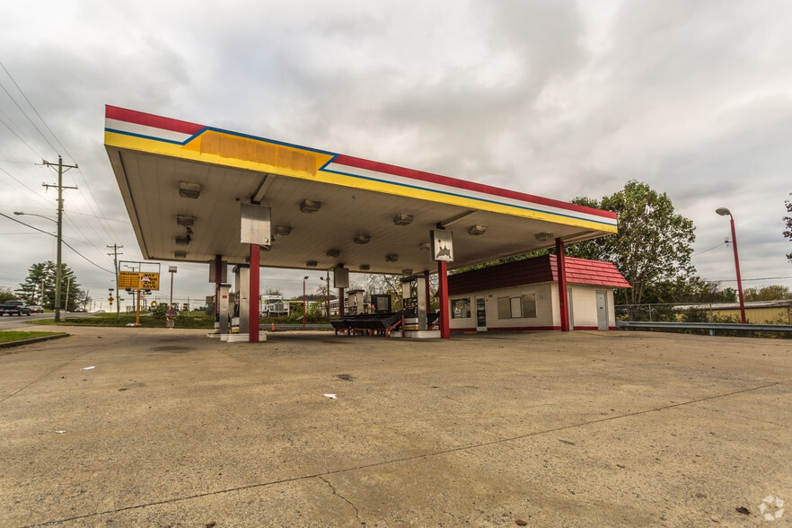 Dickerson Pike Assemblage portfolio of 3 properties for sale on LoopNet.com - Primary Photo - Image 3 of 3