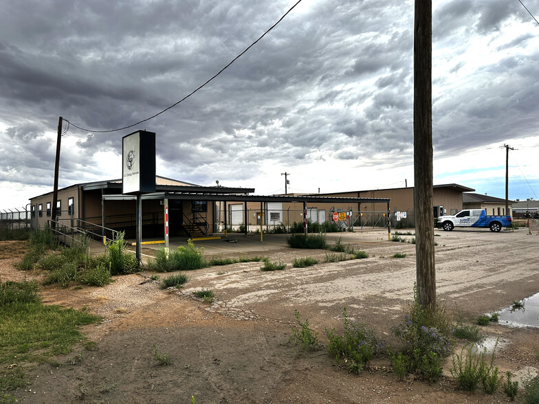 Highway 83 Frontage! Office & Shop Space portfolio of 2 properties for sale on LoopNet.com - Building Photo - Image 3 of 20