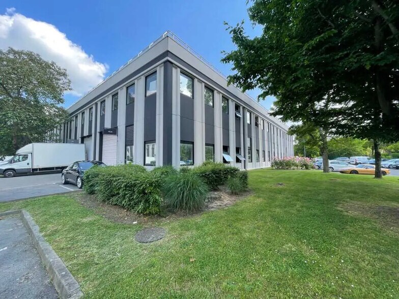 Office in Lognes for lease - Building Photo - Image 2 of 13