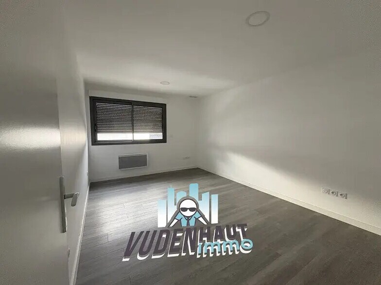 Office in Fonbeauzard for lease - Interior Photo - Image 2 of 9