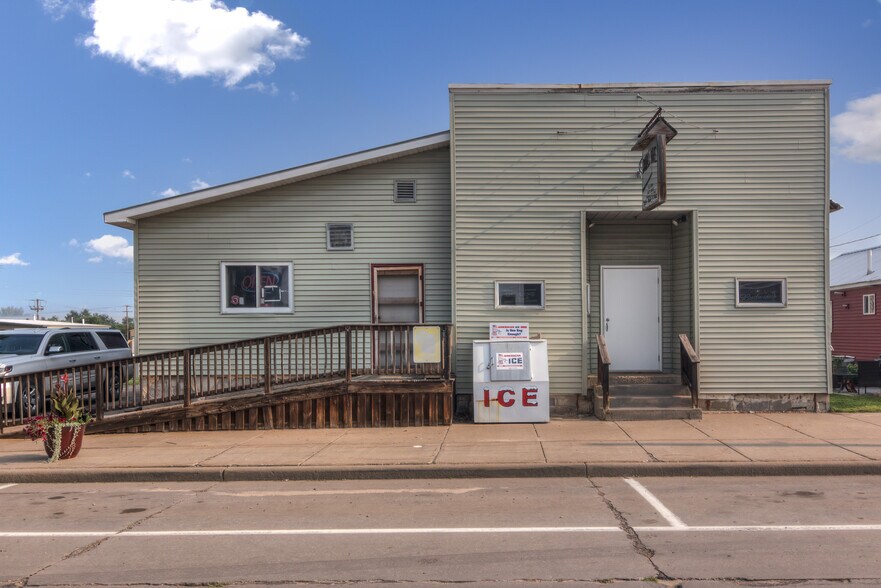 122 W Main St, Alma Center, WI for sale - Building Photo - Image 1 of 1
