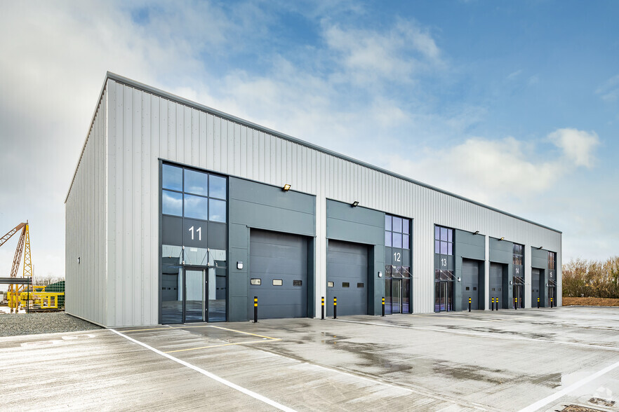 11-15 Trident Business Park, Llangefni for lease - Primary Photo - Image 1 of 4