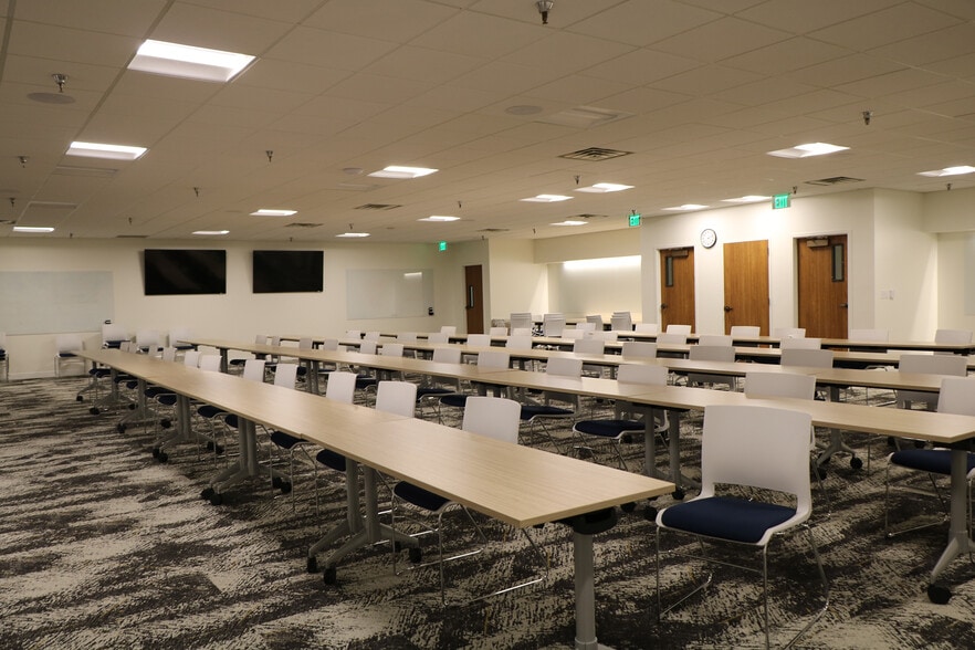 1301 E Collins Blvd, Richardson, TX for lease - Interior Photo - Image 2 of 7