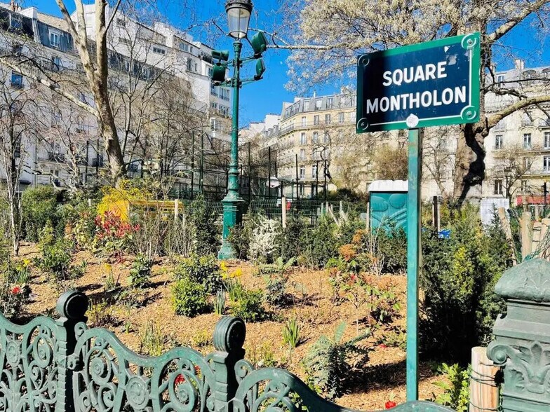 Retail in Paris for lease - Building Photo - Image 2 of 4