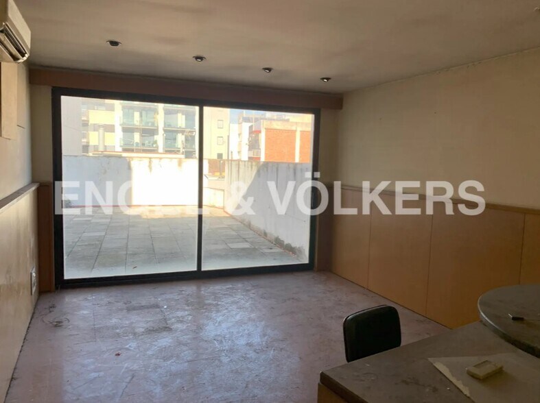 Office in Badalona, Barcelona for sale - Building Photo - Image 2 of 6