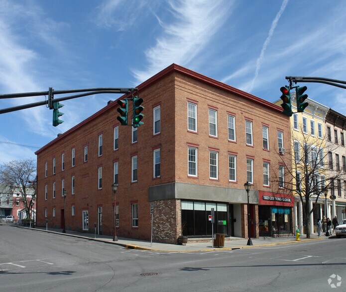 602-604 Warren St, Hudson, NY for sale - Primary Photo - Image 1 of 1