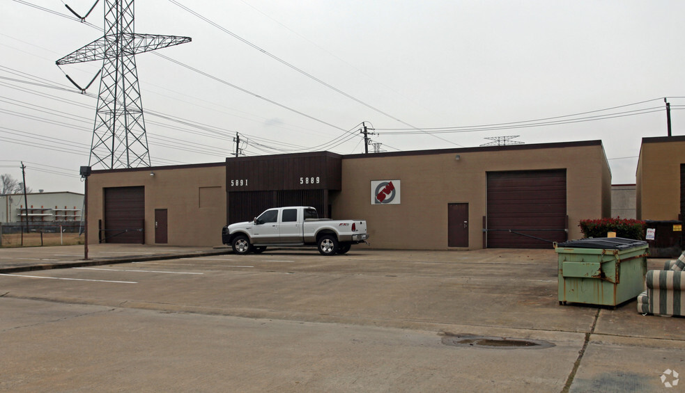 5849-5891 W 34th St, Houston, TX for lease - Primary Photo - Image 3 of 11
