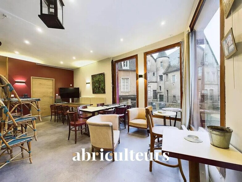 15 Rue De La Porte Cendreuse, Chartres for sale - Building Photo - Image 3 of 7