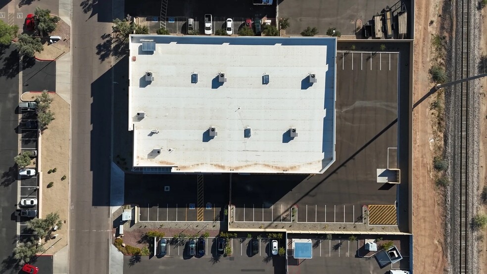 350 S Hamilton Ct, Gilbert, AZ for lease - Building Photo - Image 2 of 19